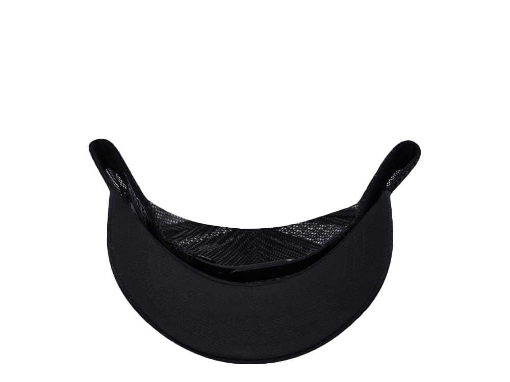 Von Dutch Oval Patch Black Trucker Snapback Casquette