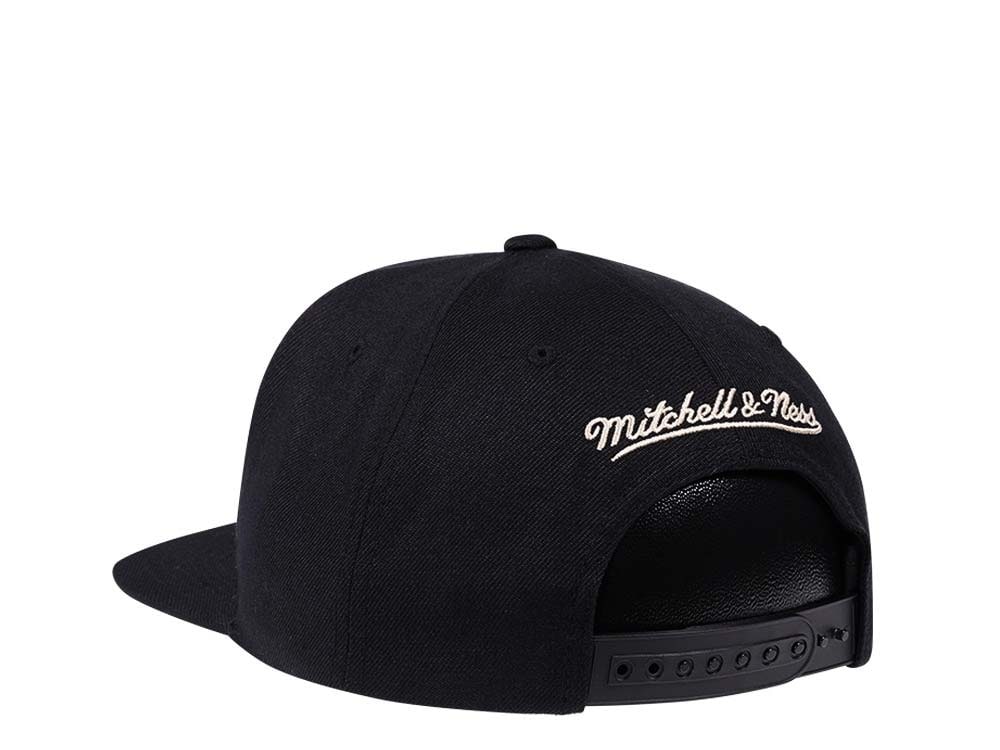 Mitchell & Ness Milwaukee Bucks Black Zig Zag Satin Undervisor Snapback Casquette