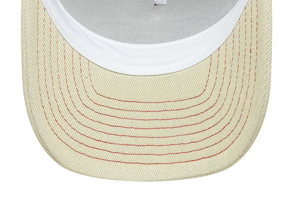 New Era Oval Patch Beige 9Forty Womens Trucker Snapback Casquette