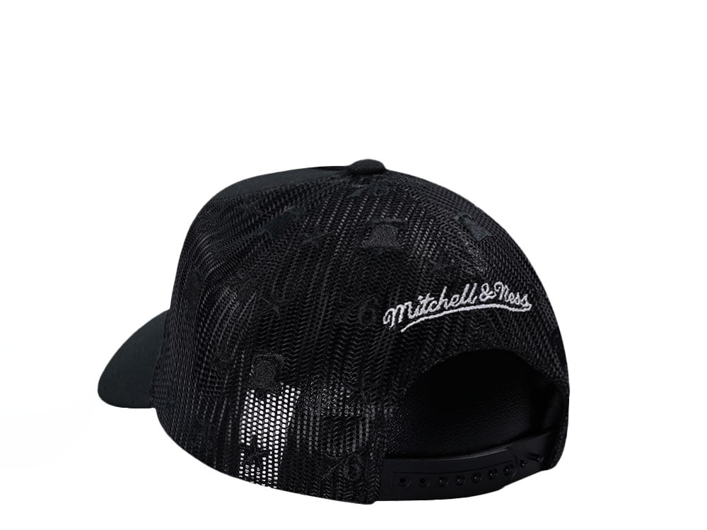 Mitchell & Ness Philadelphia 76ers Black Monogram Trucker Edition Snapback Casquette