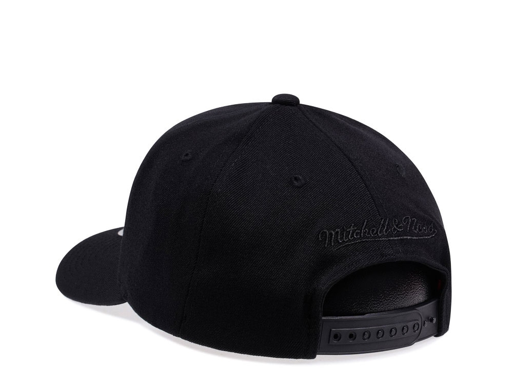 Mitchell & Ness Toronto Raptors Black Out Team Arch Red Line Flex Snapback Casquette