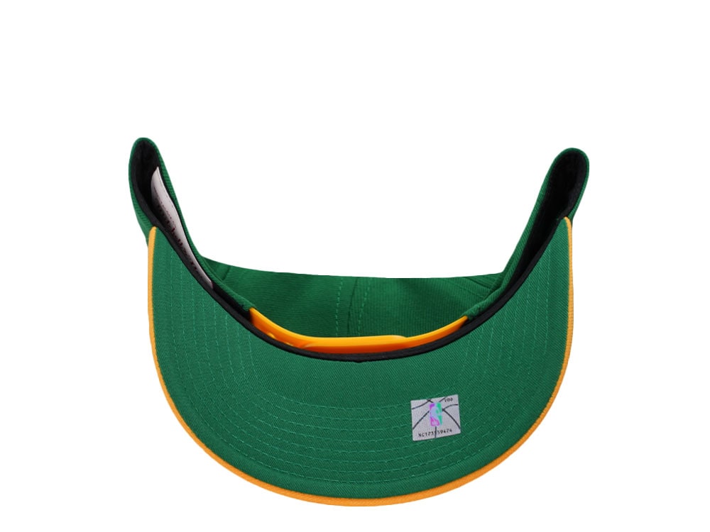 Mitchell & Ness Milwaukee Bucks Two Tone Pro Crown Fit Snapback Casquette