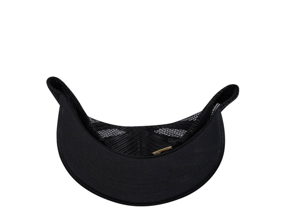 Von Dutch Oval Patch Black Edition Trucker Strapback Casquette