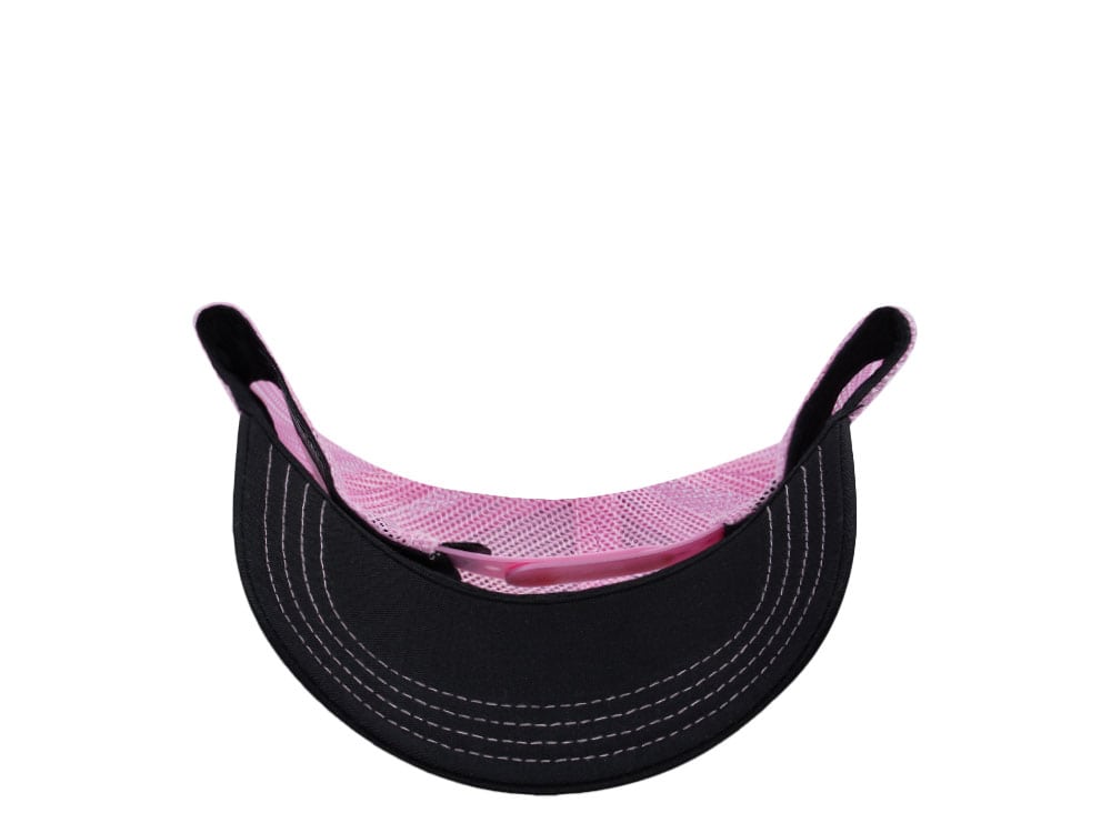 Von Dutch Oval Patch Flying Eye Pink Trucker Snapback Casquette