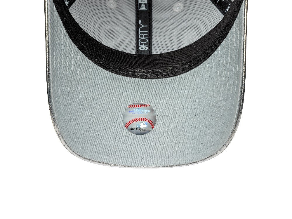 New Era New York Yankees Metallic Silver Womens 9Forty Strapback Casquette