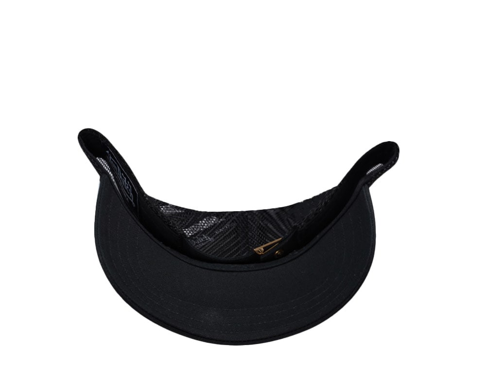 Von Dutch Oval Patch Black Trucker Snapback Casquette