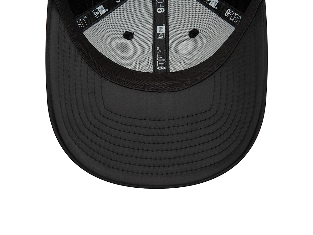 New Era New York Yankees Satin Black Womens 9Forty Strapback Casquette