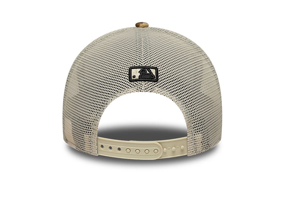 New Era New York Yankees Leopard Print M Crown 9Forty Womens A Frame Trucker Snapback Casquette