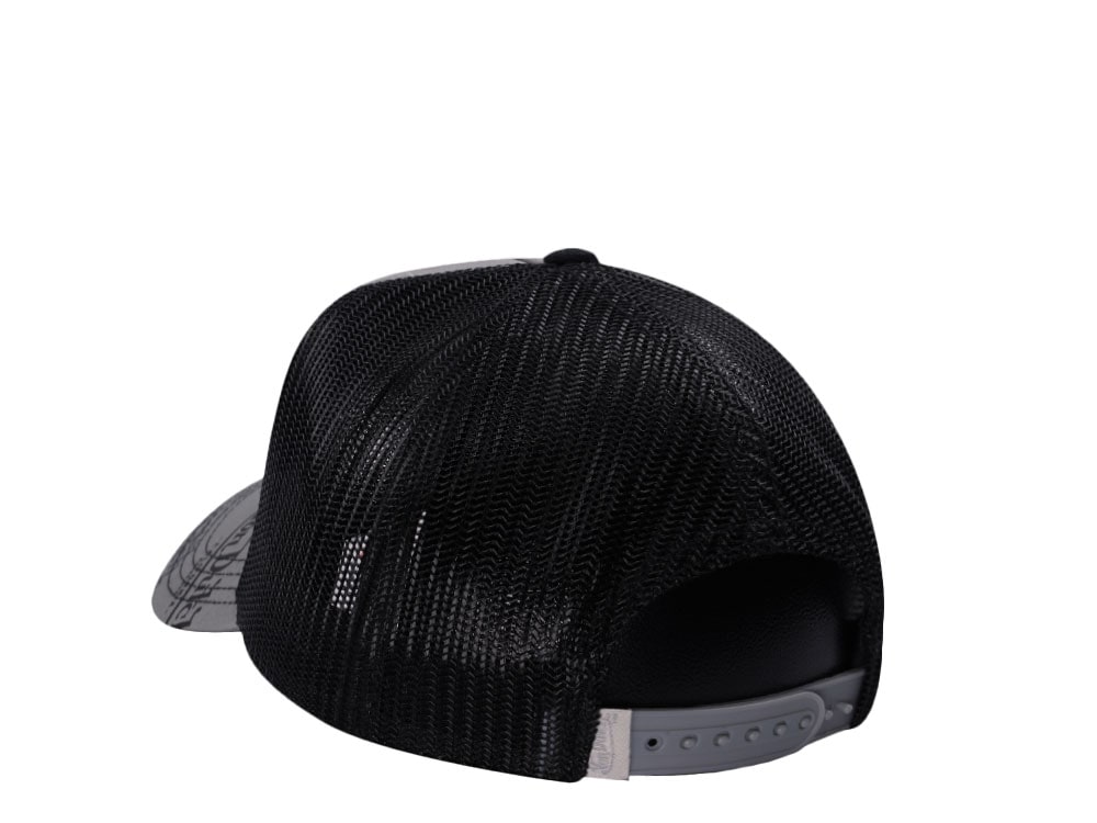 Von Dutch Oval Patch Gray Script Edition Trucker Snapback Casquette