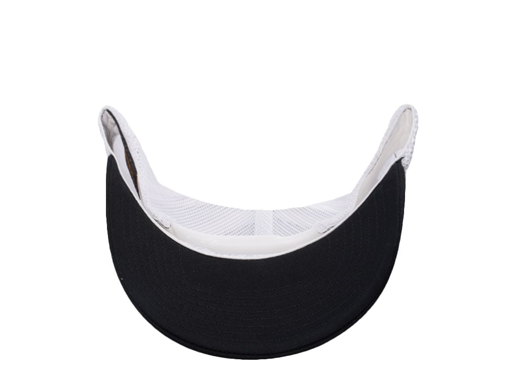 Yupoong Basic Black White Retro Trucker Snapback Casquette