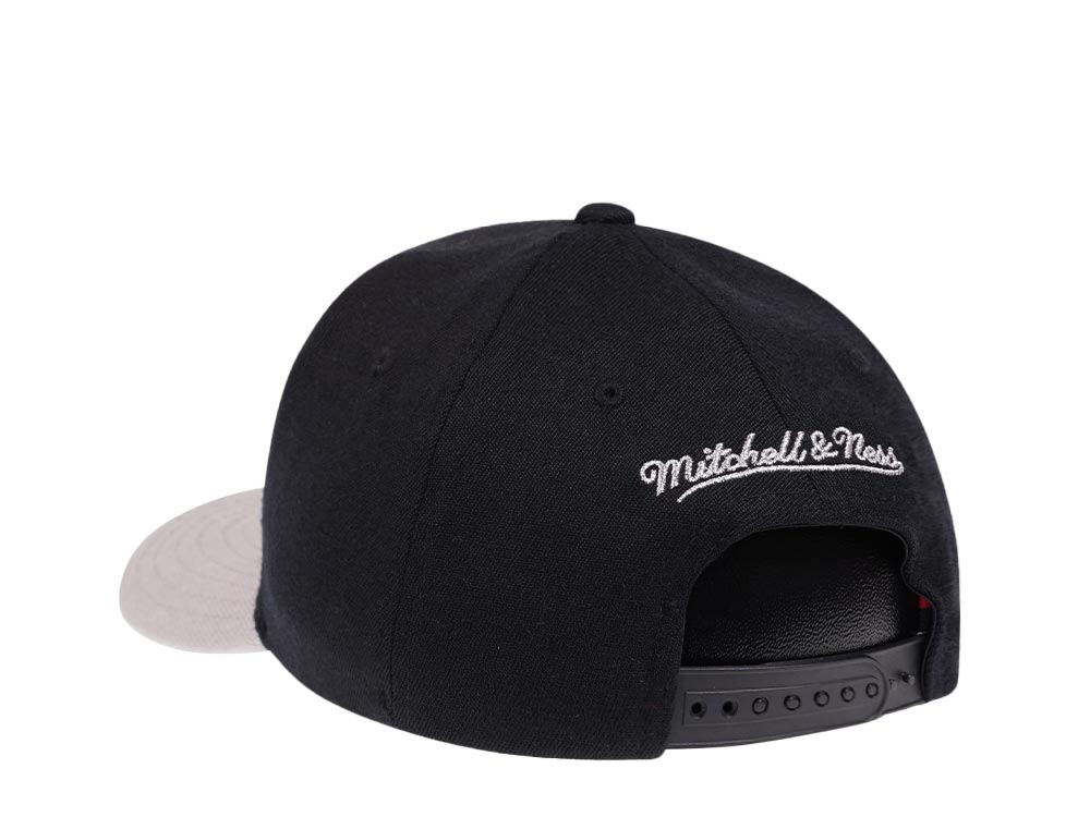 Mitchell & Ness San Antonio Spurs Team Two Tone Red Line Solid Flex Snapback Casquette