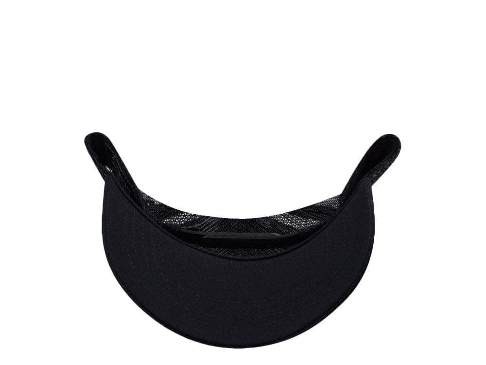Von Dutch Oval Patch Black on Black Edition Trucker Snapback Casquette
