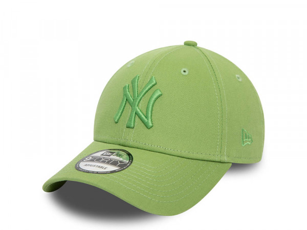 New Era New York Yankees League Essential Green 9Forty Strapback Cap