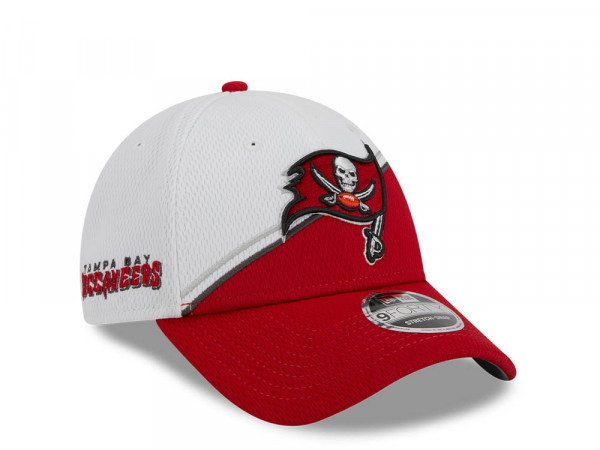 New Era Tampa Bay Buccaneers NFL Sideline 2023 Red White  9Forty Snapback Cap