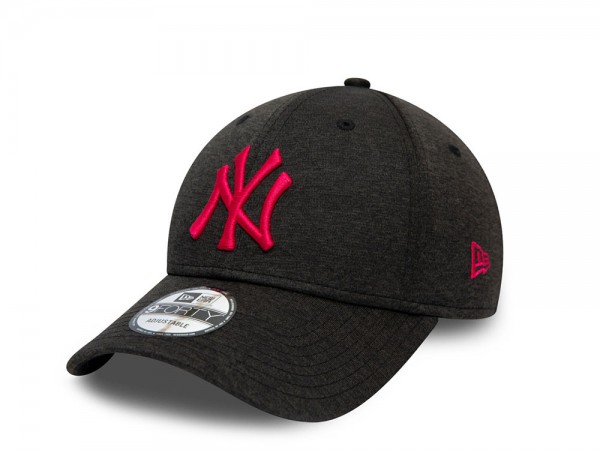 New Era New York Yankees Shadow Tech 9Forty Strapback Cap