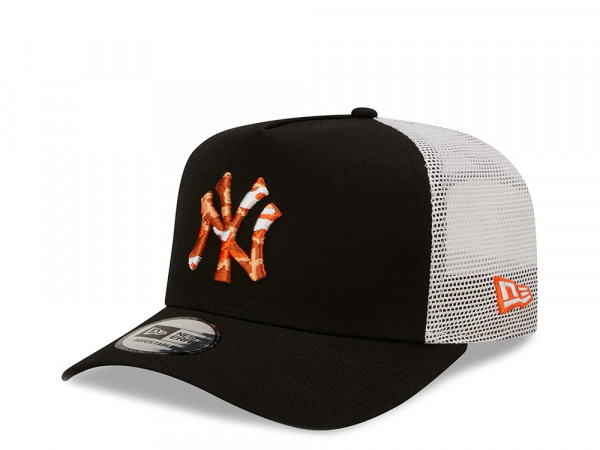 New Era New York Yankees Seasonal Infill Black Trucker Snapback Cap