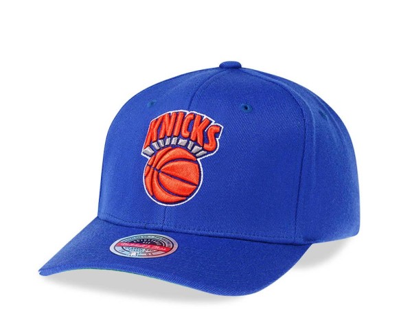 Mitchell & Ness New York Knicks Team Ground Red Line Solid Flex Snapback Cap