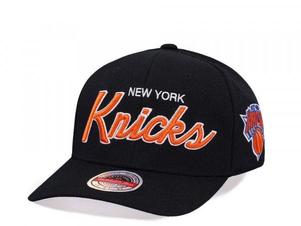 Mitchell & Ness New York Knicks Team Script 2.0 Stretch Classic Red Flex Snapback Cap