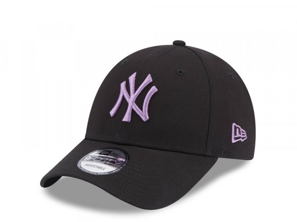 New Era New York Yankees League Essential Black Purple 9Forty Strapback Cap