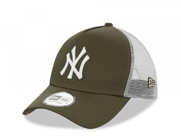 New Era New York Yankees League Essential A Frame 9Forty Trucker Snapback Cap