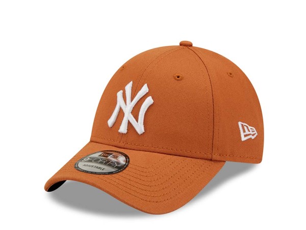 New Era New York Yankees Brown Essential 9Forty Strapback Cap