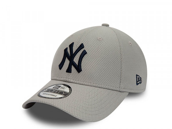 New Era New York Yankees Diamond Era Essential Gray 9Forty Strapback Cap