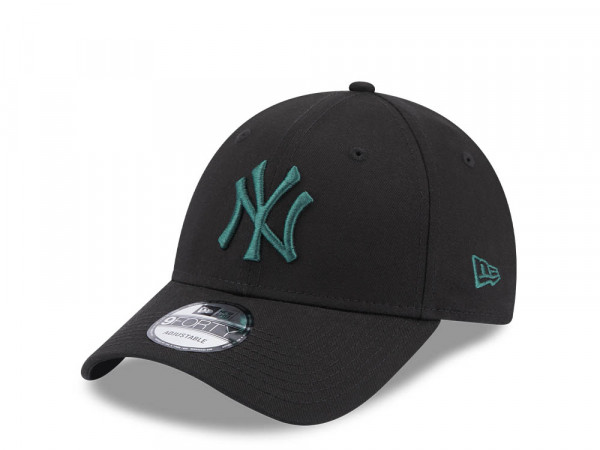 New Era New York Yankees League Essential Black Green 9Forty Strapback Cap
